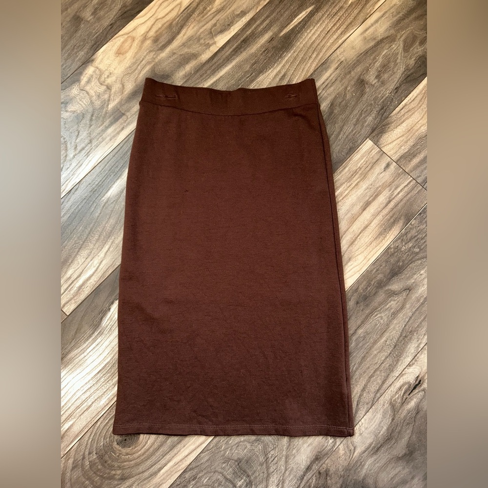 Midi skirt•